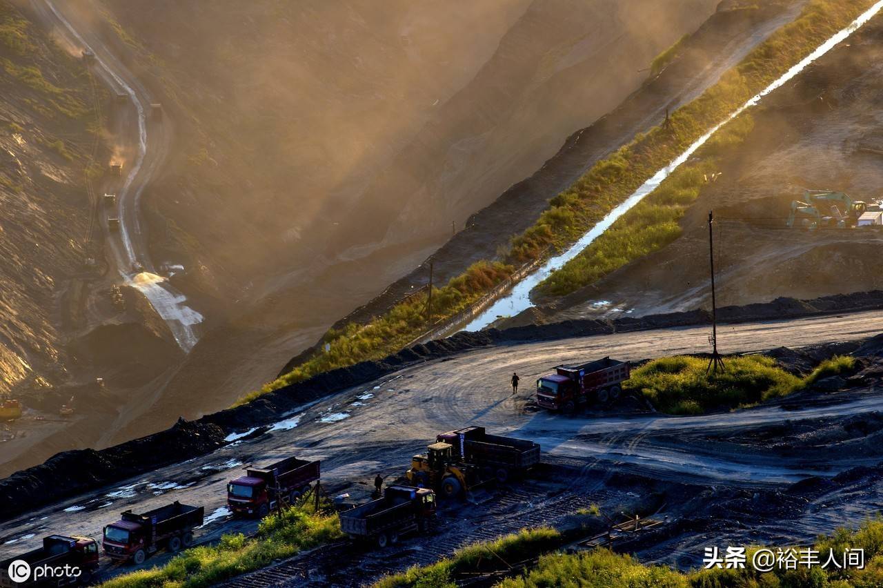 资源枯竭的“亚洲最大矿坑”,曾是“摇钱树”,如今变成深沟险壑