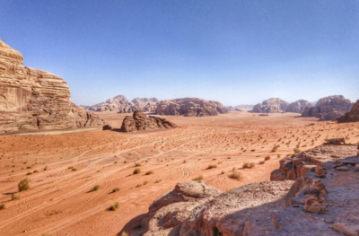 在亚洲的这片沙漠上:水资源丰富,而且还出现了一片农场!