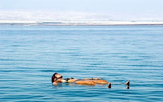 亚洲机智小国:极缺资源仅20公里海岸线,却硬是靠港口年挣200亿